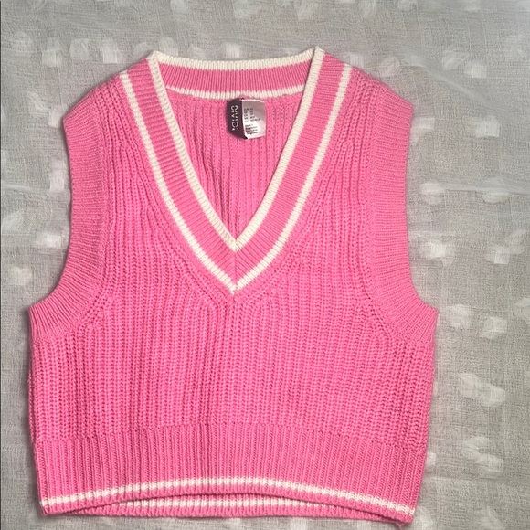 Divided Sweaters - Divided Pink and White V-Neck Sweater Vest